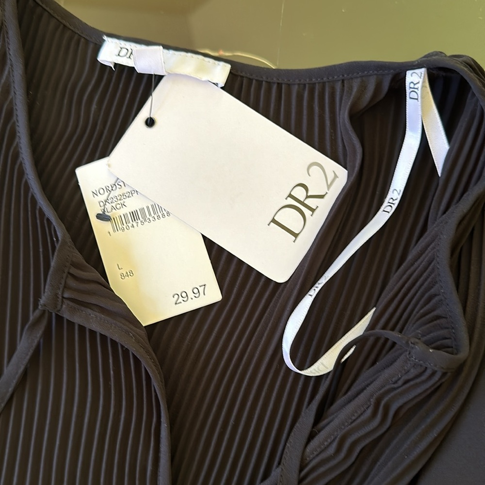 DR2 Top Black NWT - Picture 5 of 6